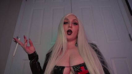 BBW Smokes With Big Naturals